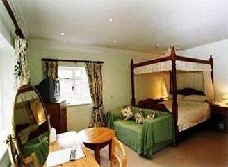 Mannings Heath Hotel Хоршъм Екстериор снимка